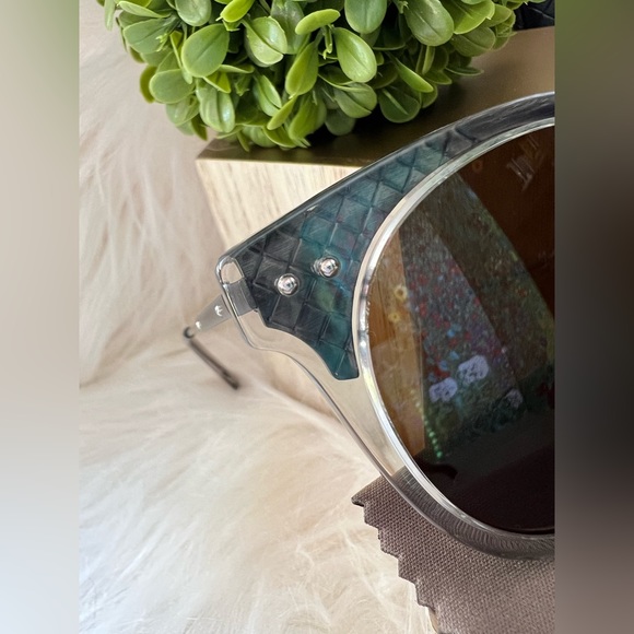 **NWOT** Excellent Bottega Veneta Round Frame, Gunmetal Sunglasses- No Scratches - Picture 12 of 12